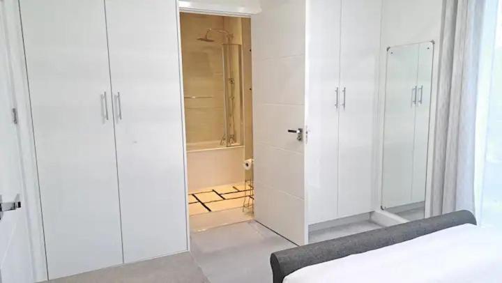 Cozy Double Room With Large En Suite Near Canary Wharf London With Amazing Views In A Shared Apartment Bagian luar foto