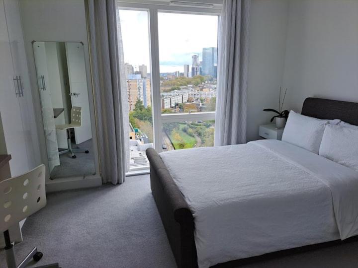 Cozy Double Room With Large En Suite Near Canary Wharf London With Amazing Views In A Shared Apartment Bagian luar foto