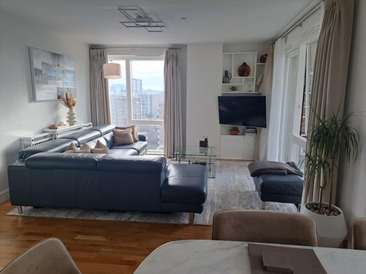 Cozy Double Room With Large En Suite Near Canary Wharf London With Amazing Views In A Shared Apartment Bagian luar foto