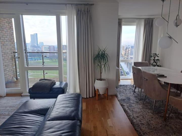 Cozy Double Room With Large En Suite Near Canary Wharf London With Amazing Views In A Shared Apartment Bagian luar foto